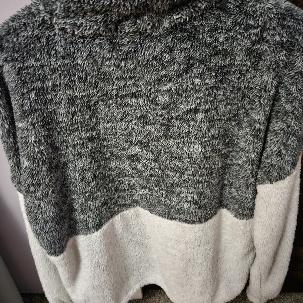 Doe &Rae Pullover - Picture 2 of 5